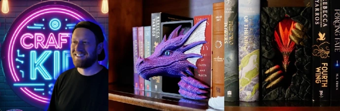 Book nook dragon violet imprimé en résine sur une étagère